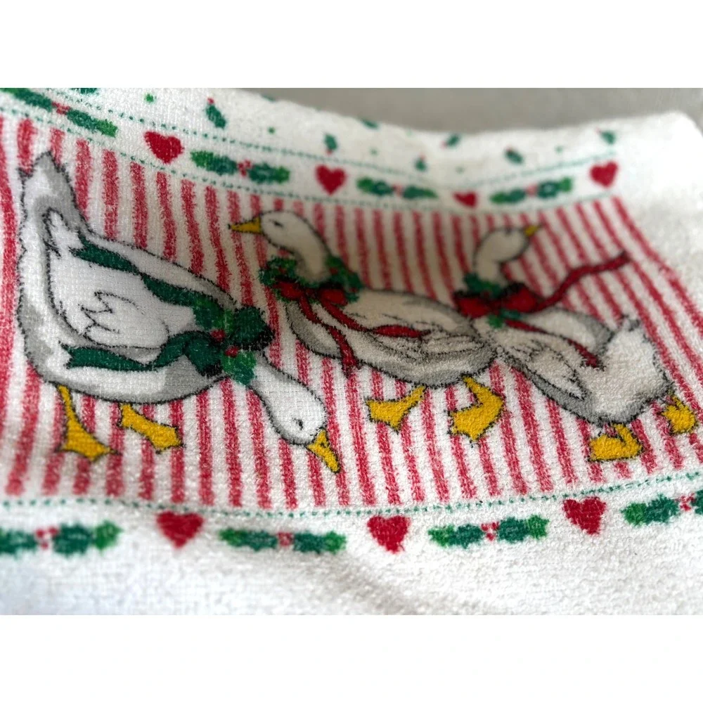 Vintage Christmas Hand Towel Country Geese Wreath Red White Stripe Fringe Trim